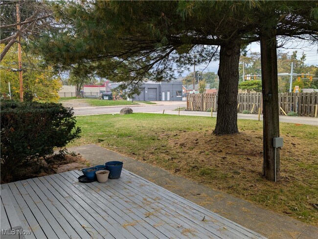 Building Photo - 595 Dayton St