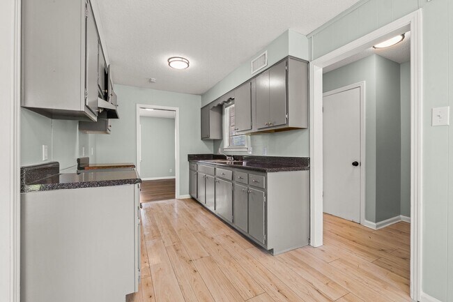 Building Photo - Fully Renovated Whitehaven Gem - Open To Section 8