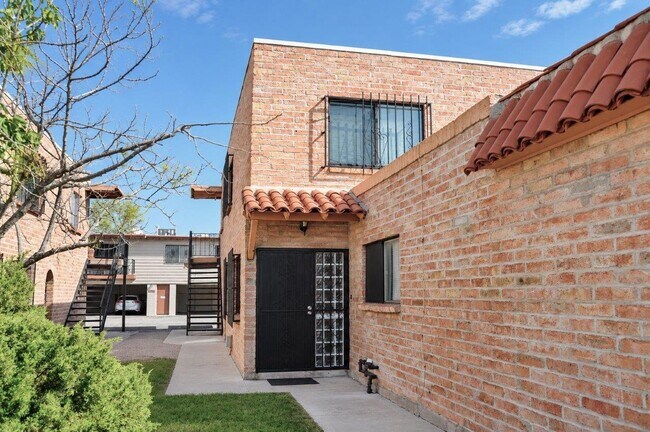 Building Photo - 6709 Calle La Paz