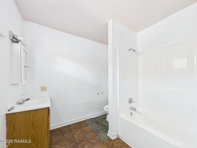 Building Photo - 611 Walker Rd