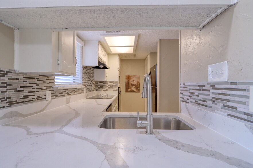 Building Photo - 707 Harbour Town Dr