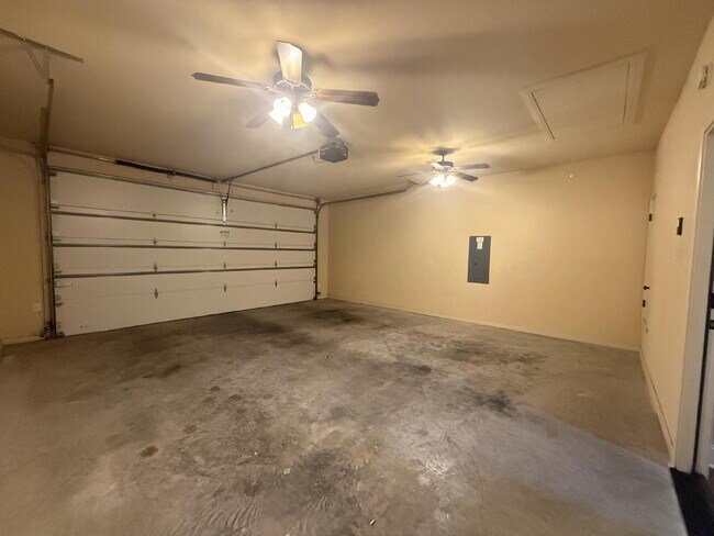 Building Photo - 9804 Houston Dr