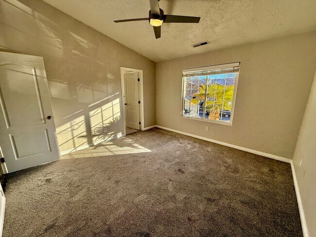 Building Photo - 1065 N 1620 W