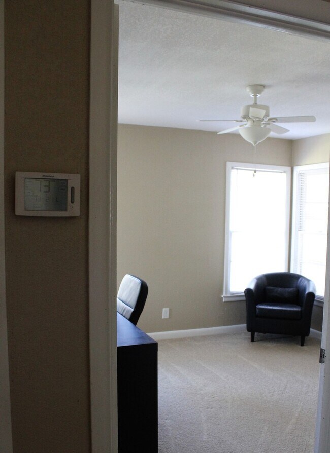 Building Photo - 2347 Edgemont Dr