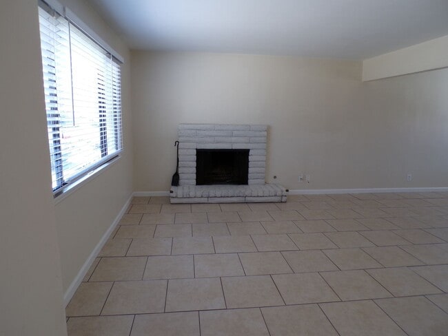 Building Photo - Nicely Upgraded Single Story Home in Vande...