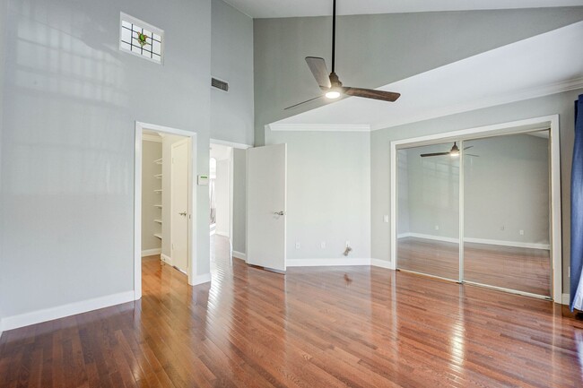 Building Photo - Nestled & Spacious Home 2-Bed/1.5 with Mod...