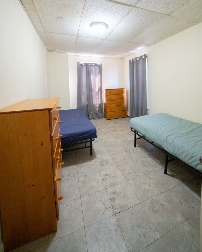 Interior Photo - 83 - 7 Franklin Street