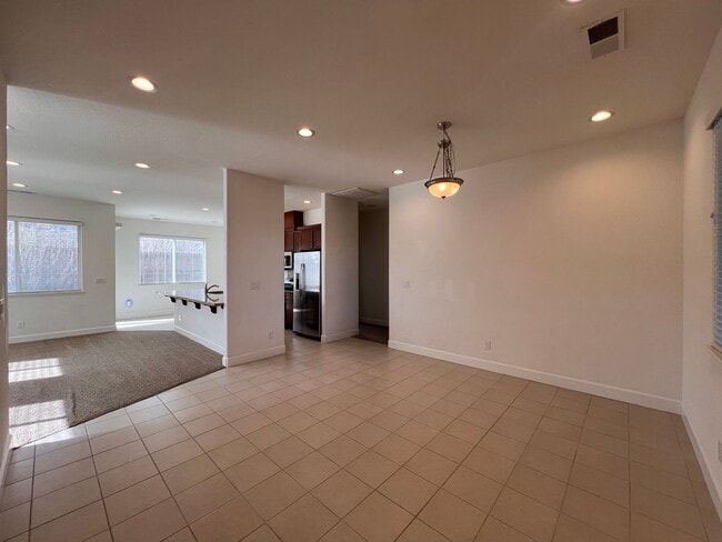 Building Photo - Spacious 3 bedroom home in Fernley