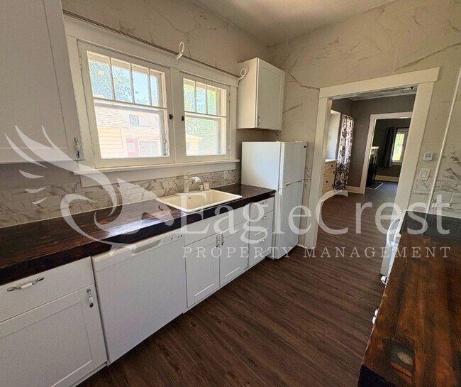 Building Photo - Beautifully Renovated Historic 3 Bedroom Home