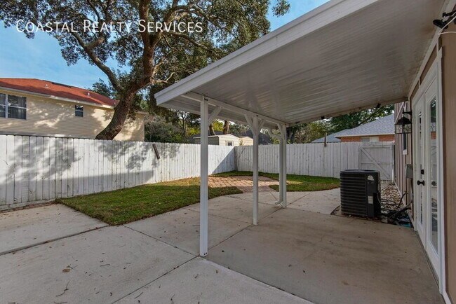 Building Photo - 113 Scranton St