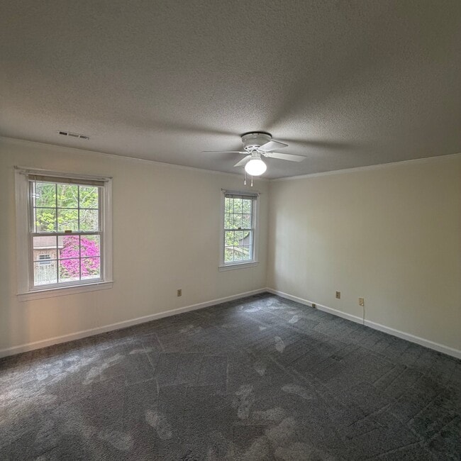 Building Photo - 3208 Ellsworth Dr