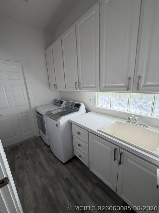 Building Photo - 7046 Fish Creek Ln