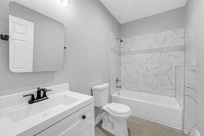 Building Photo - 12009 Meadowgreen St