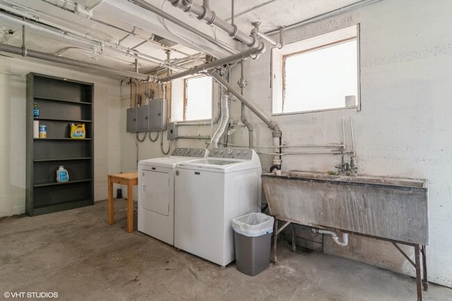 Building Photo - 5135 S Dorchester Ave