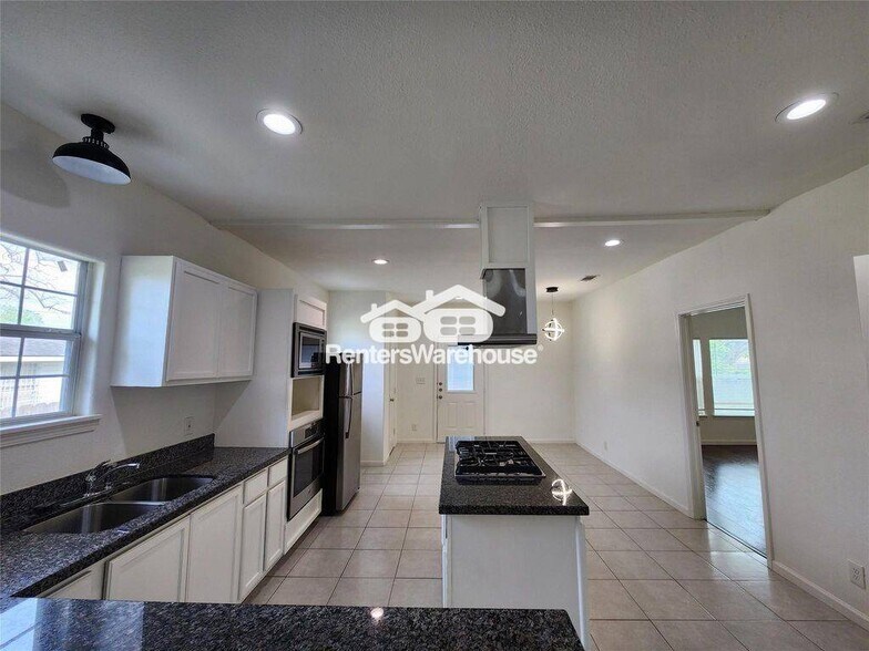 Building Photo - 1105 Erin St