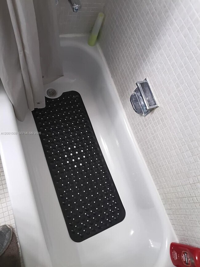 Building Photo - 71 Waltham C