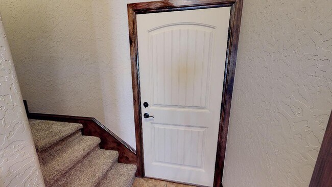 Building Photo - 328 Creekside Dr