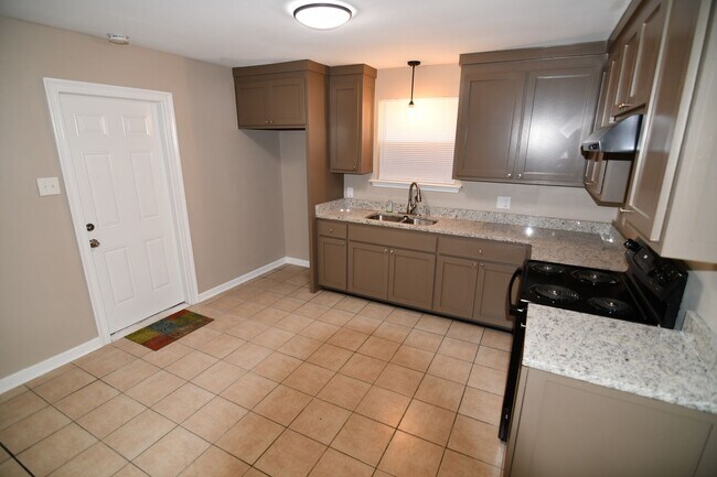 Building Photo - Must See!  Newly renovated, 3 bedroom, 1 bath home in Brownsfield off Plank Road
