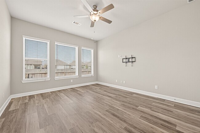 Building Photo - 23754 Pullin Market Dr