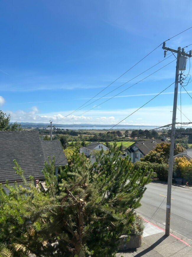 Building Photo - Charming 4-Bedroom Home Near Cal Poly Humb...