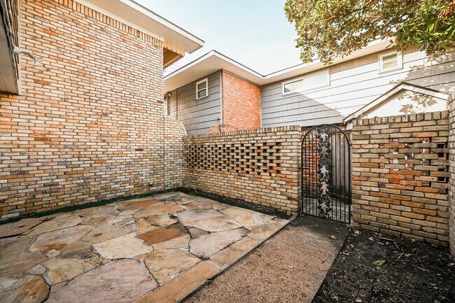 Building Photo - 4723 Merwin St