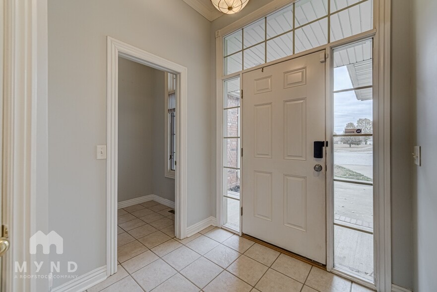 Building Photo - 3253 S Kickapoo Ave