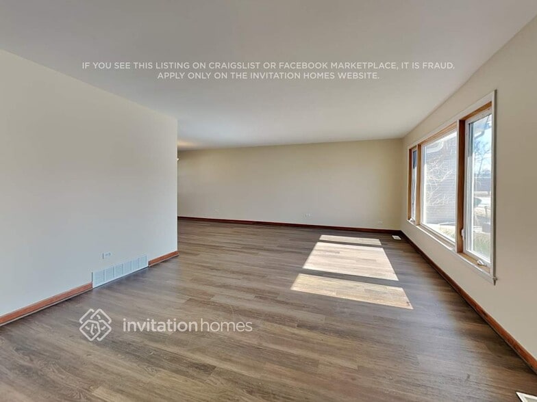 Building Photo - 1035 Iowa St