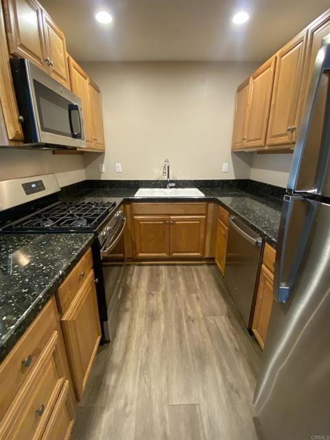 Building Photo - 2088 Montgomery Ave