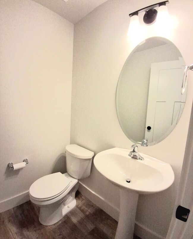 Building Photo - 3 Bedroom 2.5 Bathroom Available in Elizab...