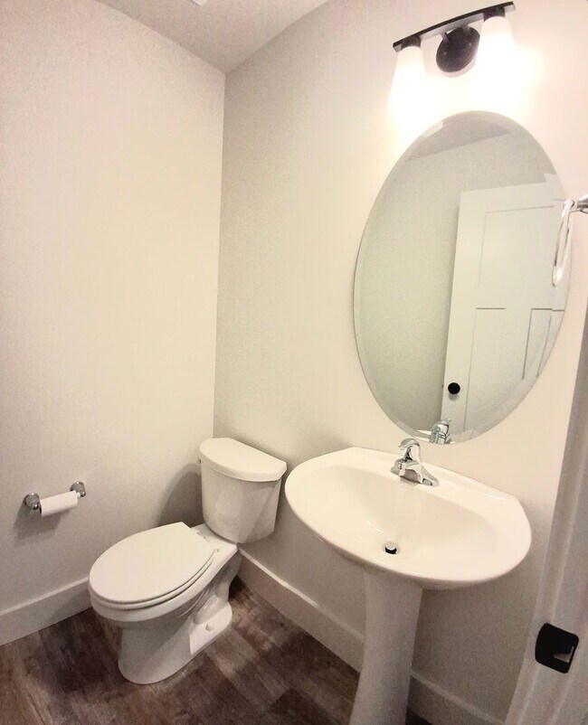 Building Photo - 3 Bedroom 2.5 Bathroom Available in Elizabethtown!