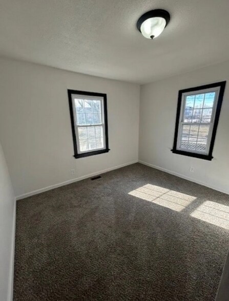 Building Photo - 11 Hissrich St