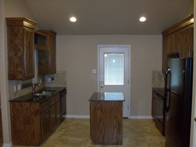 Building Photo - Gorgeous 2 bed/2 bath near Bunny Trail in ...