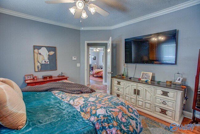 Building Photo - 1605 McCullough Ave NE