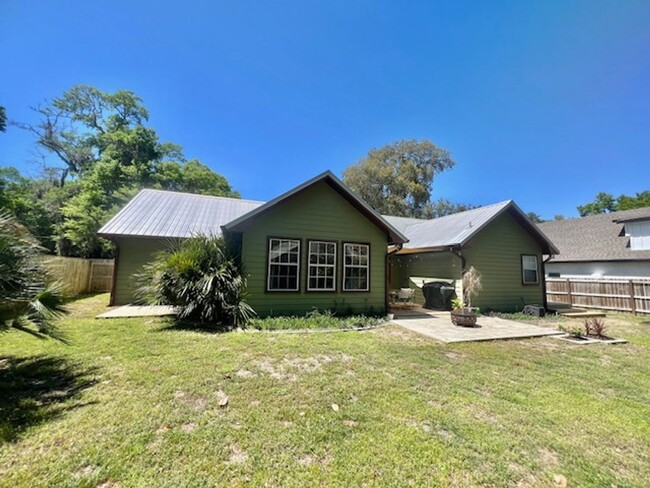Building Photo - 1212 Bayshore Dr