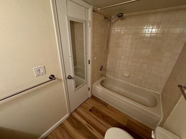 Building Photo - Centennial Lake Park Condo
