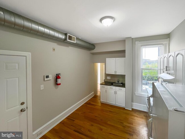 Building Photo - 637 N 32nd St