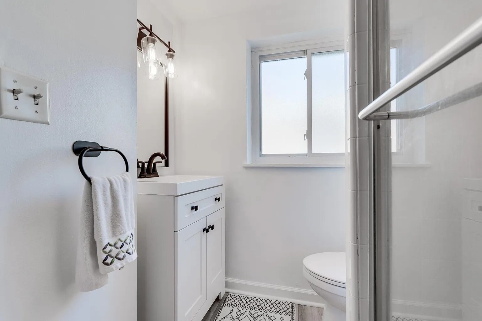 Full Bathroom - 264 44th St