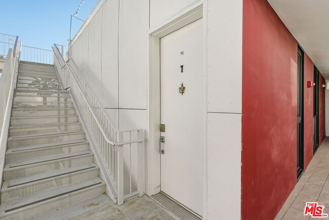 Building Photo - 1253 N Sweetzer Ave