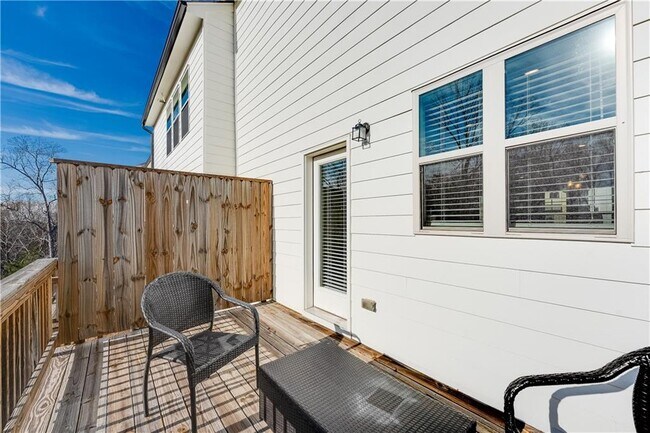 Building Photo - 1634 Halbrook Pl SW