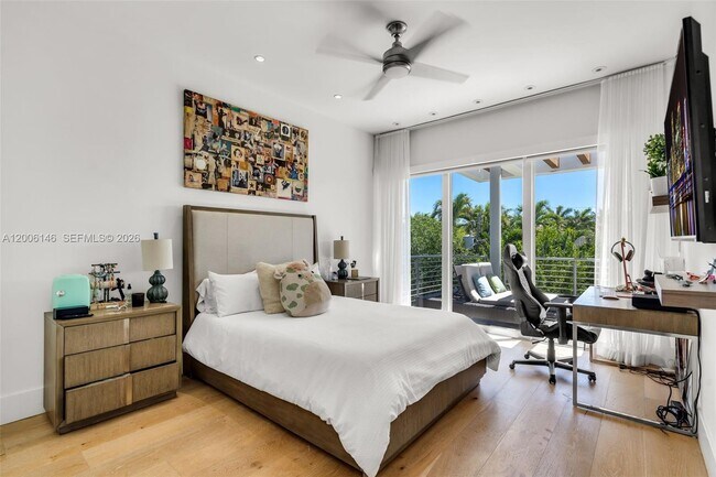 Building Photo - 230 W McIntyre St