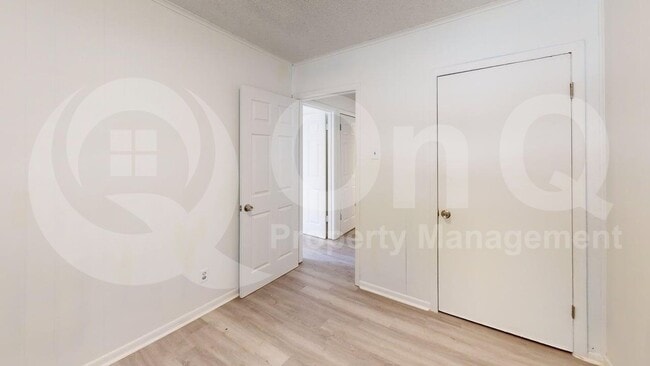 Building Photo - 910 S Mills Dr