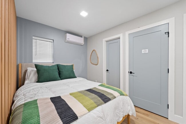 Building Photo - ? Modern Studio in National City – Furnish...