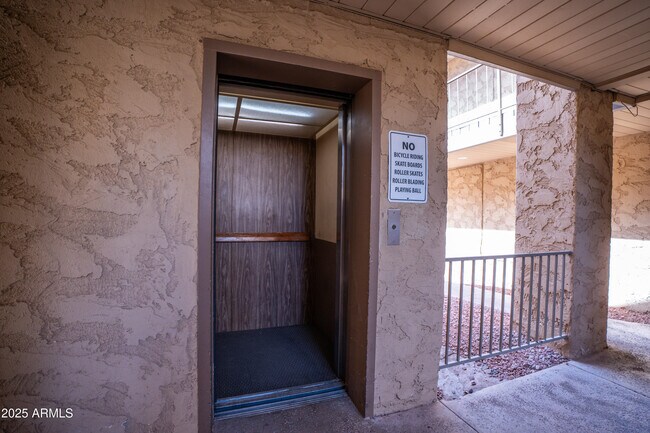 Building Photo - 4950 N Miller Rd