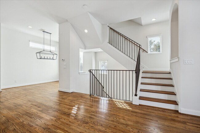 Building Photo - 1203 Bonner St