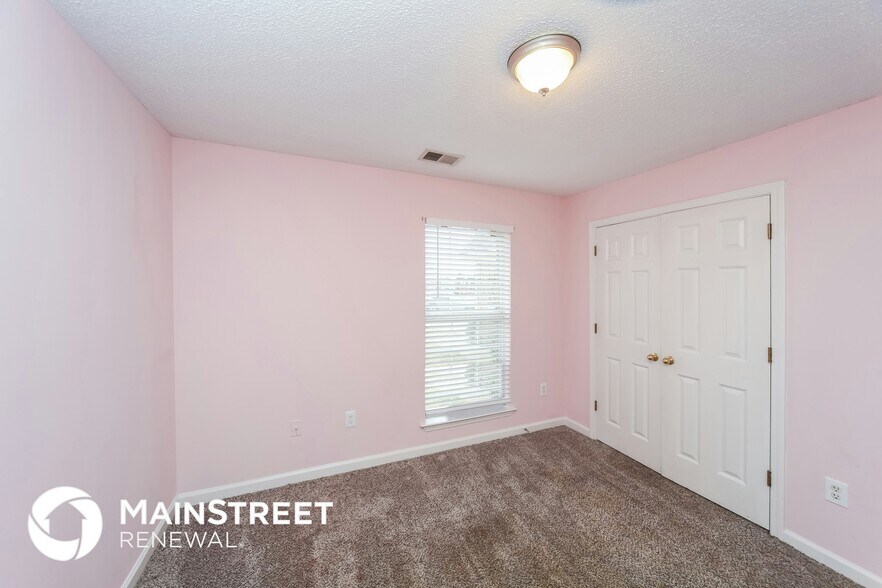 Building Photo - 1828 Cresent Ln