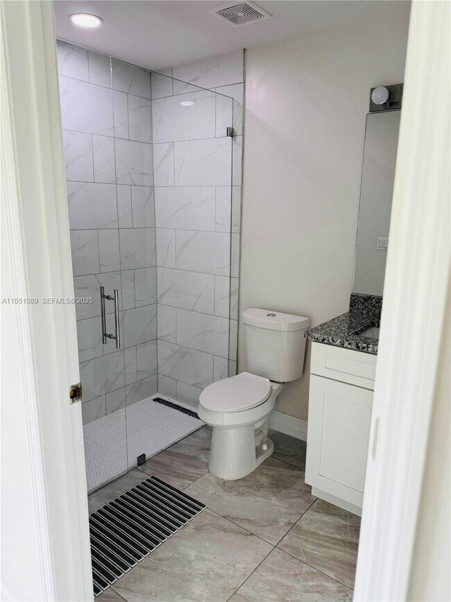 Building Photo - 1110 Augusta St E