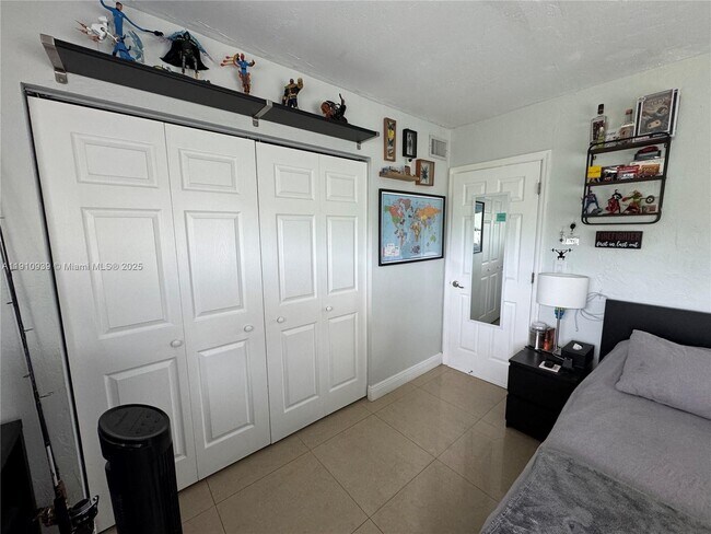 Building Photo - 14036 SW 90th Ave