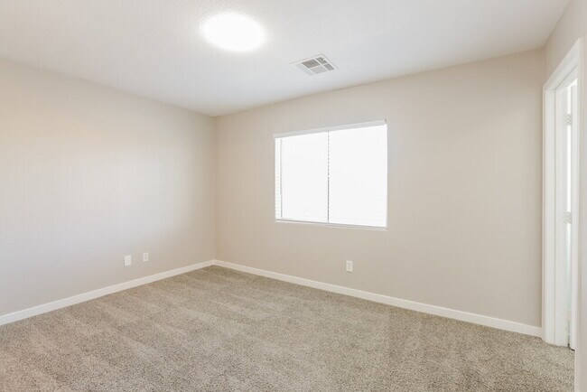 Building Photo - 5162 Dillingham Dr