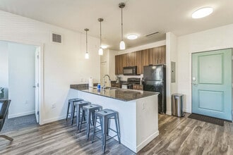 Building Photo - 305 E Front St