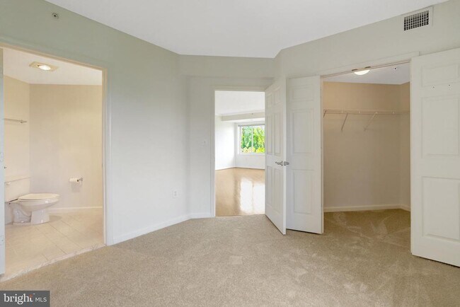 Building Photo - 3101 N Hampton Dr